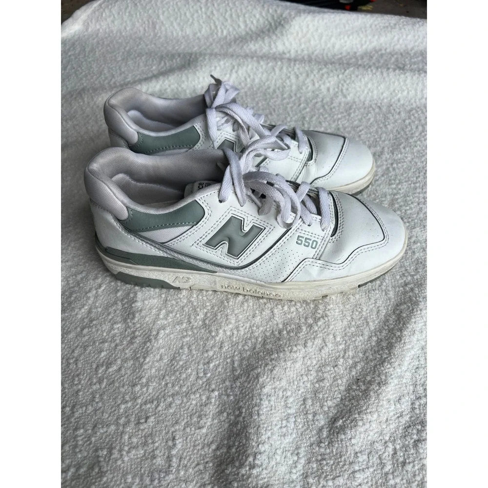 New Balance 550 Sea Salt Sage Green Leather Sneakers BBW550BG Womens 9.5